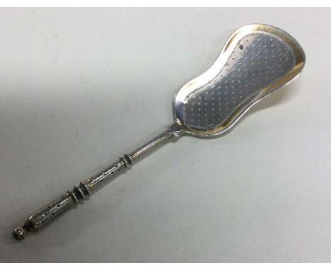 A French silver caddy scoop with pierced decoration to shaped bowl. Approx. 21 grams. Est. £25 - £30.
