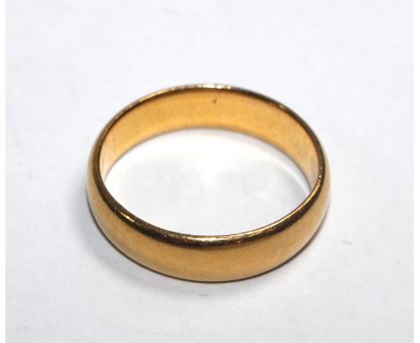 A 22 carat gold wedding ring, 4.2g 