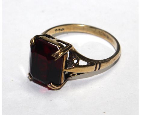 A 9 carat gold ring set with a synthetic stone 