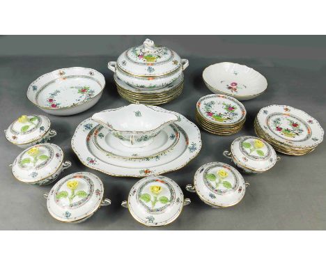 HEREND Porzellan. Service.29 Teile insgesamt. 6 Speiseteller, 6 Dessertteller, 1 Platte oval und 1 Schale mit Deckel. 6 Suppe