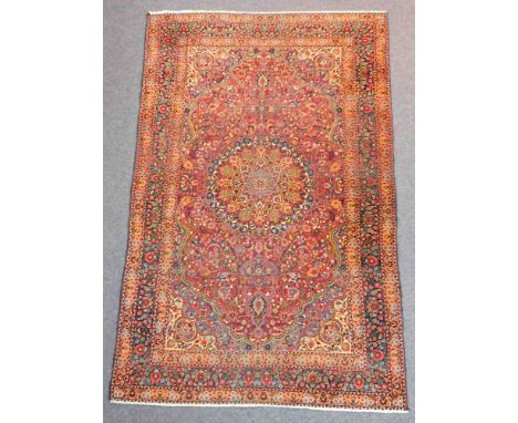 Mesched Meisterteppich antik.206 cm x 132 cm. Handgeknüpft. Wolle auf Baumwolle. Wohl noch Naturfarben. Wohl 100 - 150 Jahre 