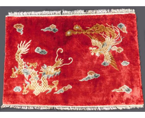 China Seide Bildteppich.61 cm x 91 cm. Seide auf Seide. Mid Century. Zustand siehe Fotos. Versand kann organisiert werden.Chi