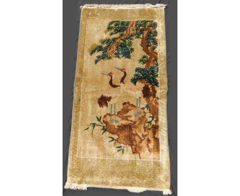 China Seide Bildteppich.123 cm x 60 cm. Handgeknüpft. Seide auf Baumwolle. Mid Century. Zustand siehe Fotos. Versand kann org