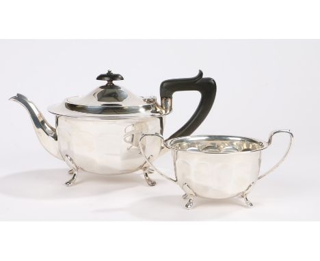 George VI silver teapot and sugar bowl, Sheffield 1946/47, maker Emile Viner, the teapot with ebony handle and finial, raise 