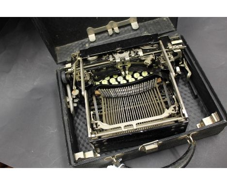 Coronet Typewriter, in black and cased