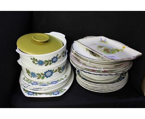 J and G Meakin Studio dinner service decorated with floral sprays, decorative plates, (qty)