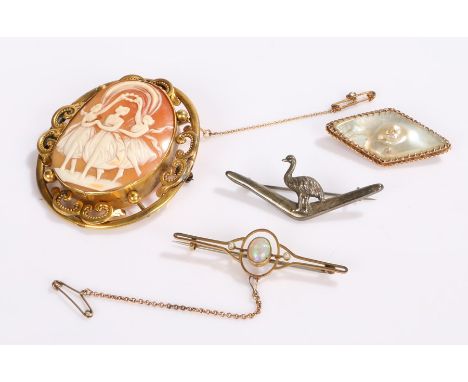 Jewellery, to include a cameo brooch carved with dancing ladies, a silver boomerang and emu brooch, an opal and pearl brooch 