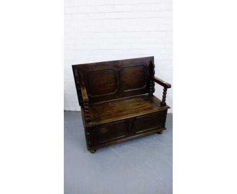 A late Victorian oak monk's bench (a/f)
