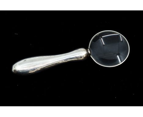 A small silver magnifying glass, by Charles Edward Turner, Birmingham 1912, engine turned handle, glass diameter approx. 30mm