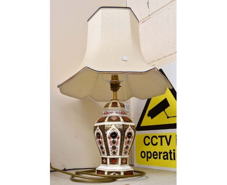 Royal Crown Derby 1128 table lamp with shade, no chips or cracks, second quality