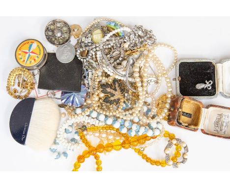 A collection of vintage&nbsp;items to include Lotus pearls with silver clasp, brooches etc, a&nbsp;1951 Festival of Britain t