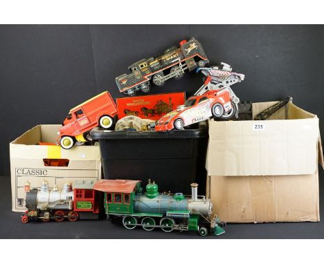 Large group of mixed plastic, diecast, tin plate and metal models to include Triang, Bachmann Big Hauler, Golden Bear Thomas 