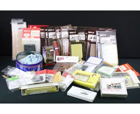 Collection of bagged, carded and boxed OO / HO gauge plastic &amp; metal accessories &amp; model kits to include Montys Model