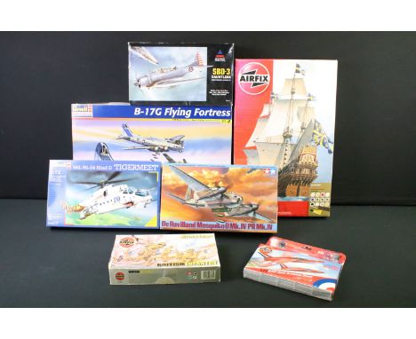 Collection of seven boxed plastic model kits to include 1/48 scale Revell B-17G Flying Fortress, 1/144 scale Airfix A50044 Wa