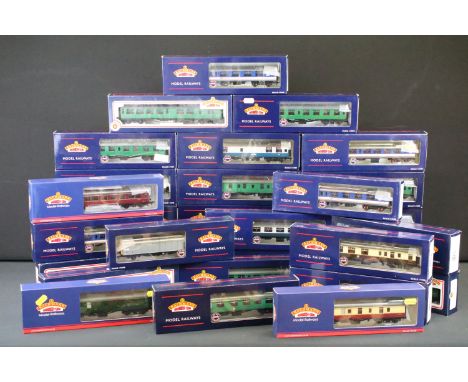 31 Boxed Bachmann OO gauge items of rolling stock to include 39028C BR MK 1 Corridor SK SR green, 39576 BR Auto Trailer maroo