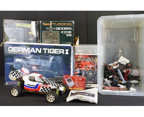 Collection of various boxed radio controlled items to include 1/16 scale German Tiger I Battle Tank Model Set, Nitro Star Pro