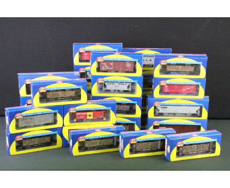 27 Boxed Athearn HO gauge items of rolling stock to include 91499, 92245, 91451, 92285, 7150, 91467 etc 
