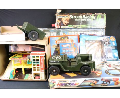 Collection of various boxed and unboxed toys and games to include Matchbox Powertrack Plus PP-9000, MB Games Floor Wars Serie