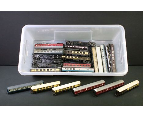 24 OO gauge items of rolling stock, all various coaches featuring Hornby &amp; Triang examples 