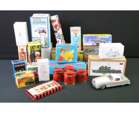 Collection of 15 various boxed tin plate models to include Schylling Aerodrome Airport Control Tower, Panda Drummer, Jaya mod