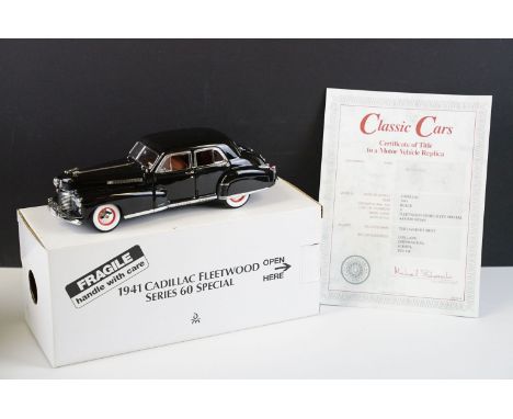 Boxed Danbury Mint 1941 Cadillac Fleetwood Series 60 Special diecast model, 1/24 scale, with certificate, diecast ex, box vg 