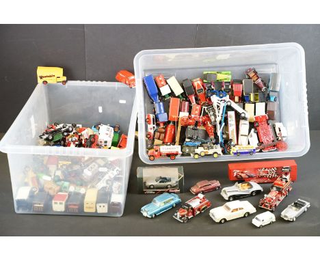 Collection of over 100 diecast models, mostly Matchbox Models of Yesteryear, also featuring Dinky 152 Rolls Royce Phantom V, 