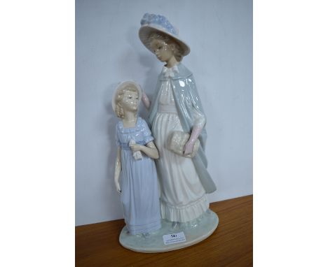 Nao Figurine - Mother and Daughter 