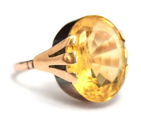 A citrine ring, gross weight 4.6g. Hallmark rubbed but valued as 9ct gold for auction purposes. Ring size R/S. Citrine measur