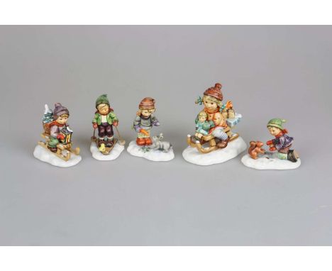 Fünf Hummel Figuren zur Winterzeit: Aus der Bahn 2014/I; Fahrt in die Weihnacht 396 2/0; Trau Dich 2066; lass Dich streicheln