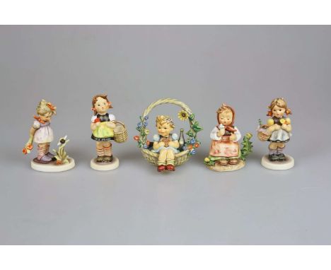 Fünf Hummel Figuren Mädchen: sticht die 450/0; Kleine Besucherin 1661; die Pusteblume 475; der Geschenkkorb 61803; der erste 