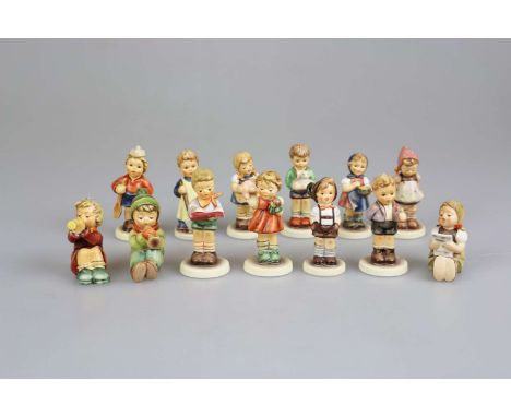 13 Hummel Figuren: Jungbäuerin 629; Kasperle ist da! 2103/A; Mein Glücksschweinchen 2052; ABC Stunde 2087/B; Fer Suppenkasper