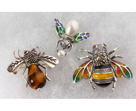 THREE SILVER AND ENAMEL BEE BROOCHES.