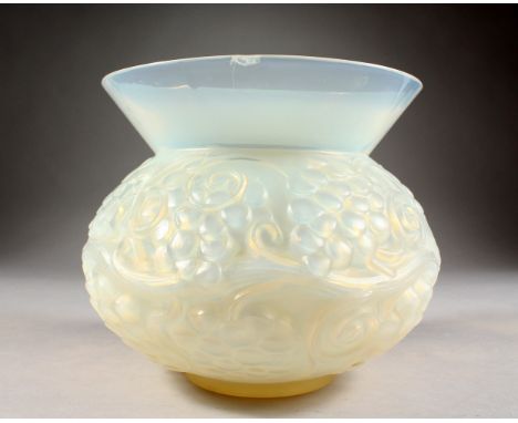 A LALIQUE FONTAINEBLEAU TINTED VASE. Etched R. LALIQUE.  No. 1036.  17.5cms high. Ills. Page 446 Lalique by F. Marcilhac.