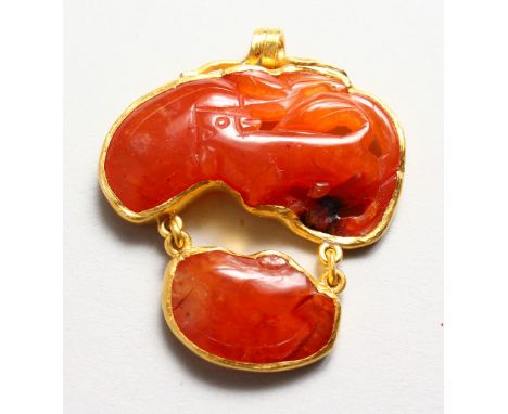 A 22CT GOLD TWO PIECE JADE PENDANT.