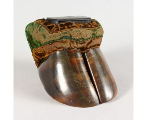 A TABLE SNUFF BOX, mounted in an animal hoof. 3.5ins wide.