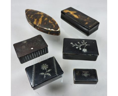 A 19th century pressed horn snuff box, 5cm wide, together with five others various, to include tortoiseshell and ebony (6)