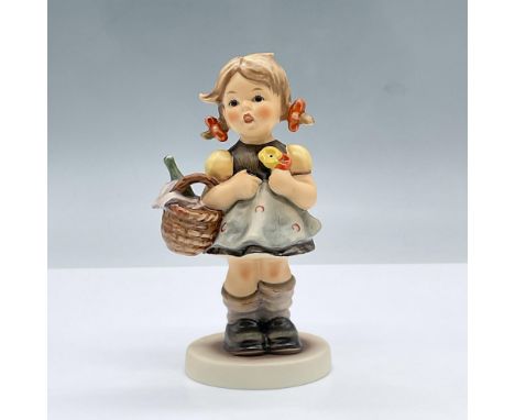 Adorable figure of a little girl wearing pigtails holding flowers and a basket. Little Visitor 563/0, exclusive edition 1994/