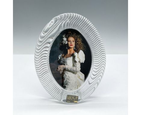 Clear polished portraits oval frame. This item has its original box: 6.5"L x 5"W x 2.75"H. Issued: 20th centuryDimensions: 5"