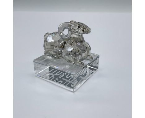 Associated with peace and prosperity, the sheep is stunningly crafted in Silver Shade crystal with Light Smoked Topaz eyes. T