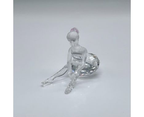 Originally part of the Cheerful Times collection, then moved to the When We Were Young series. In clear and frosted crystal o