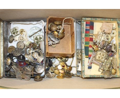 A box of various military buttons; a WW1 medal awarded to SJT. J Haworth, R A; various badges etc.