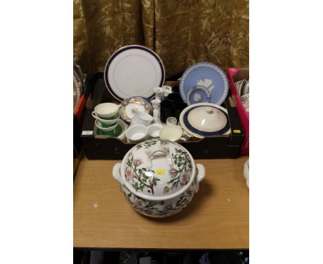 A TRAY OF ASSORTED CHINA TO INCLUDE COALPORT, WEDGWOOD, ROYAL WORCESTER, ETC TOGETHER WITH A PORTMEIRION LIDDED POT