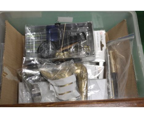 A QUANTITY OF VARIOUS COLLECTABLES TO INCLUDE PARKER PEN WALKING CANE HANDLES 3 WHISTLES 4 VARIOUS WRIST WATCHES ETC
