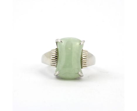 A 925 silver jade set ring, (M.5).