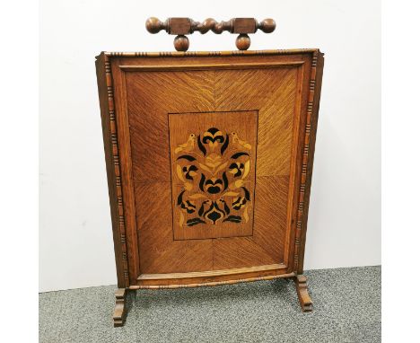 A lovely inlaid oak and cross banded fire screen, 73 x 51cm.