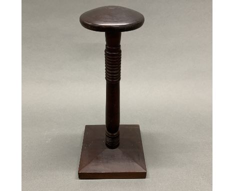 A 19thC turned mahogany hat or wig stand, H. 29cm.