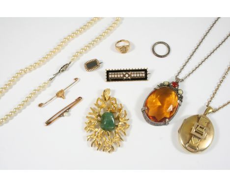 A QUANTITY OF JEWELLERY including a 9ct. gold signet ring, 4.0 grams, size F 1/2, a Victorian gold oval-shaped locket pendant