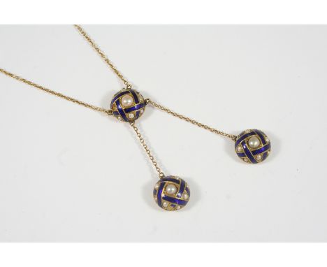 AN ENAMEL, PEARL AND GOLD DROP PENDANT the fine link chain is mounted with three circular gold discs, each set with graduated