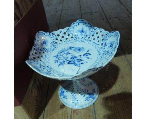 A Meissen comport and part tea and coffee service, gilt edged, all on white ground (1 box) 