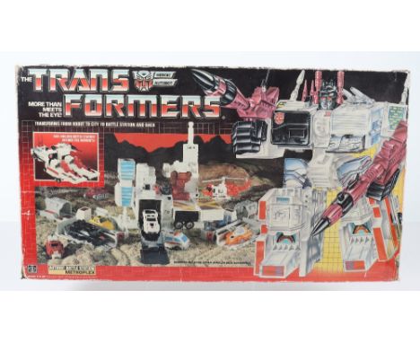 Boxed Hasbro G1 Transformers Autobot Battle Station ‘Metroplex’ 1985 issue, transforms from robot to city to battle station a